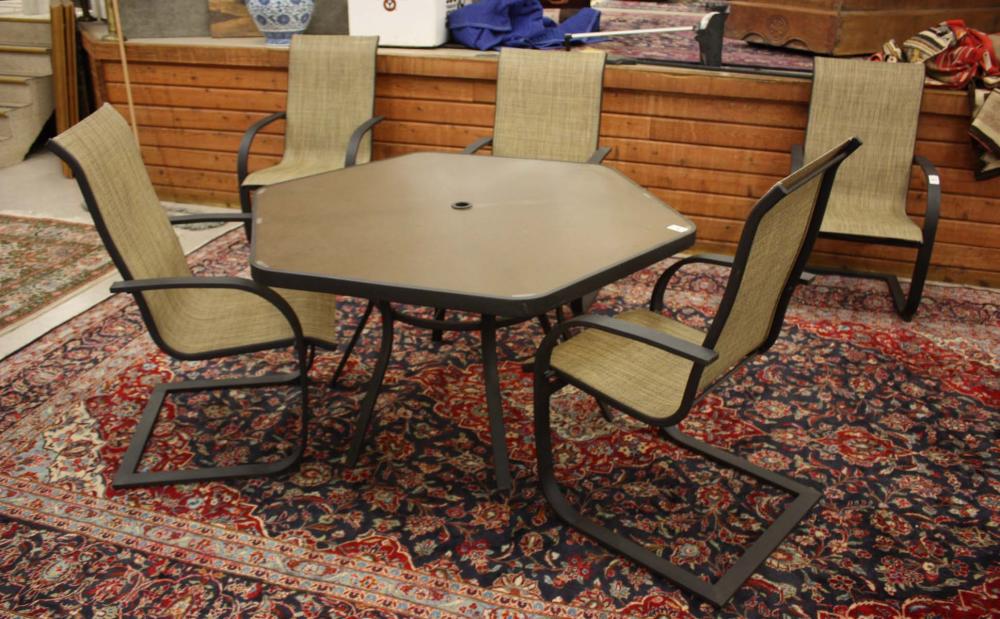 SEVEN-PIECE CONTEMPORARY PATIO
