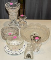 SEVEN PIECES OF ASSORTED GLASS