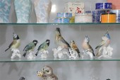 SEVEN PORCELAIN BIRD FIGURES.