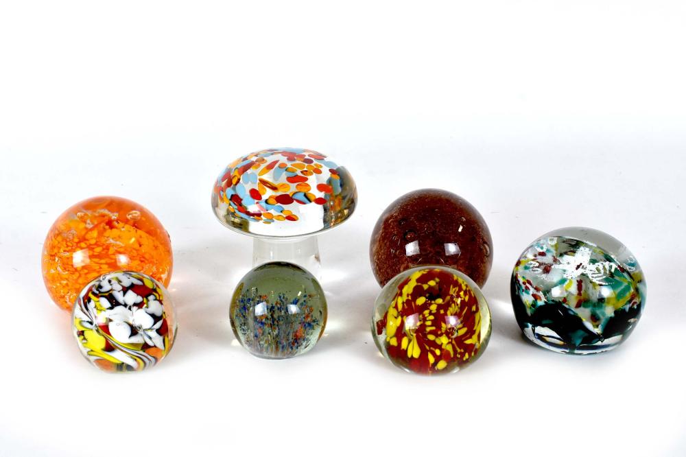 SEVEN VARIED GLASS
