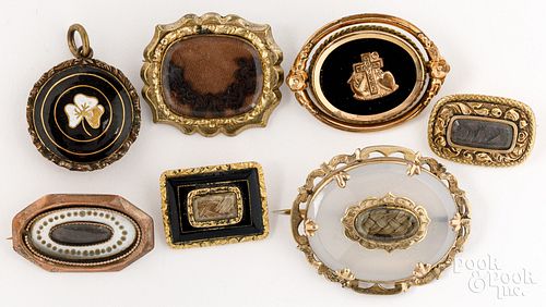 SEVEN VICTORIAN BROOCHESSeven