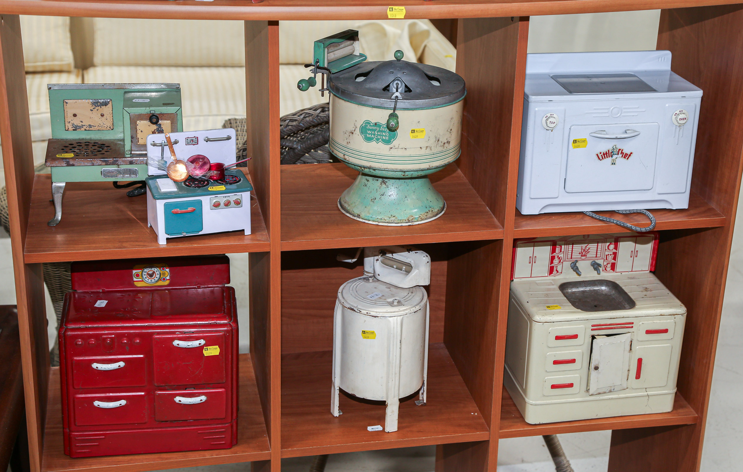 SEVEN VINTAGE KITCHEN & LAUNDRY TOY