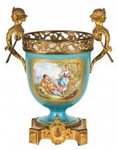 SEVERS-STYLE PORCELAIN URNgilt