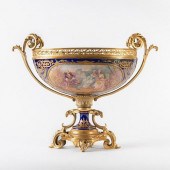 SEVRES FINELY PAINTED CENTERPI