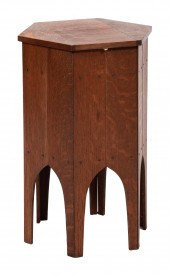 SEWING TABORET EARLY 20TH CENT