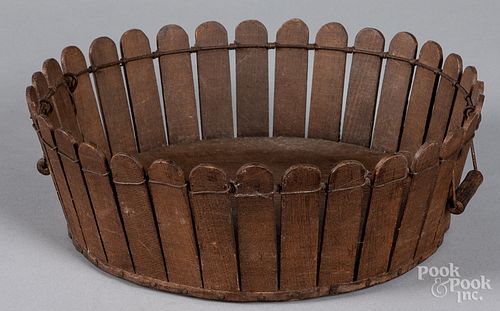 SHAKER PICKET FENCE APPLE BASKET,