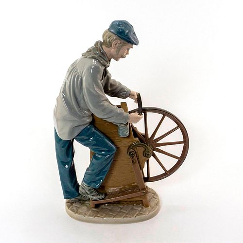 SHARPENING THE CUTLERY 1005204 -