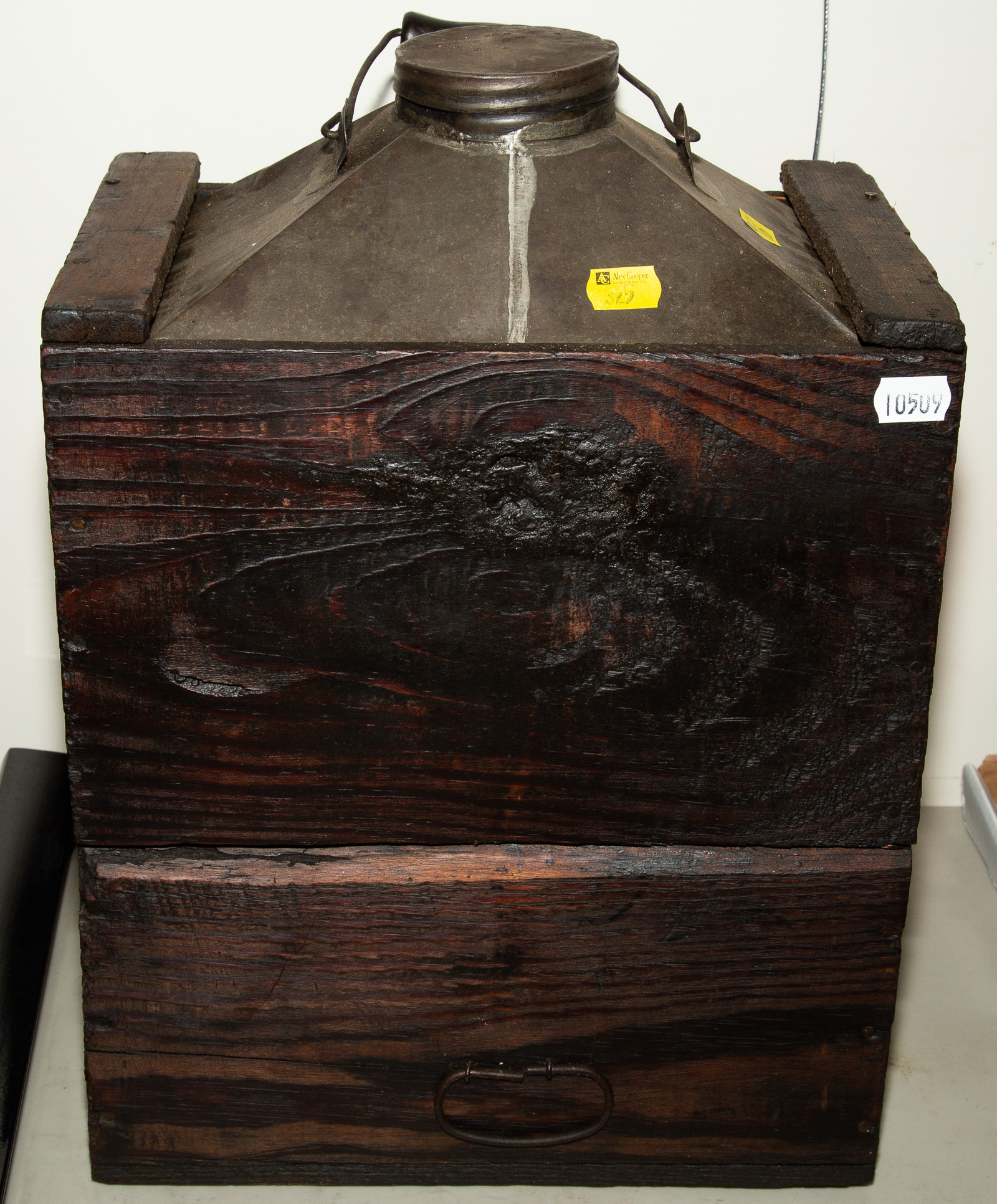 SHEET METAL RAILROAD OIL CAN IN