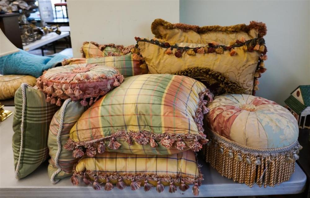 SHEILA DAVLIN UPHOLSTERED FOOTSTOOL