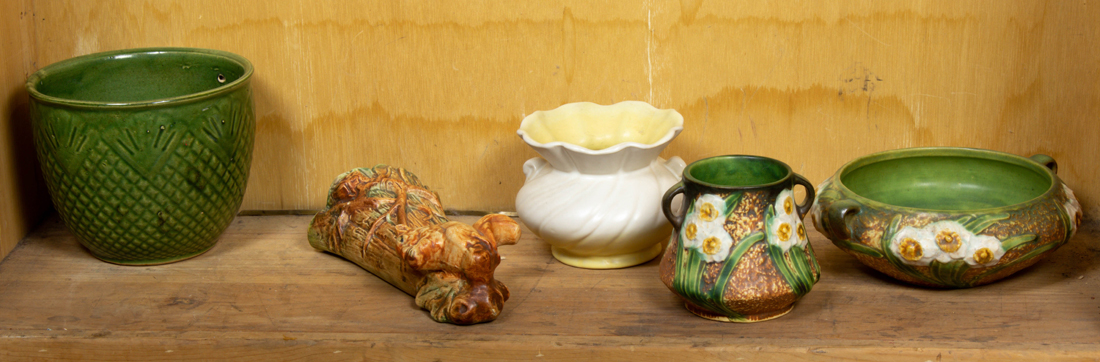 SHELF LOT OF ART POTTERY ITEMS