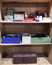 SHELF OF ASIAN WOOD PLATE STAN