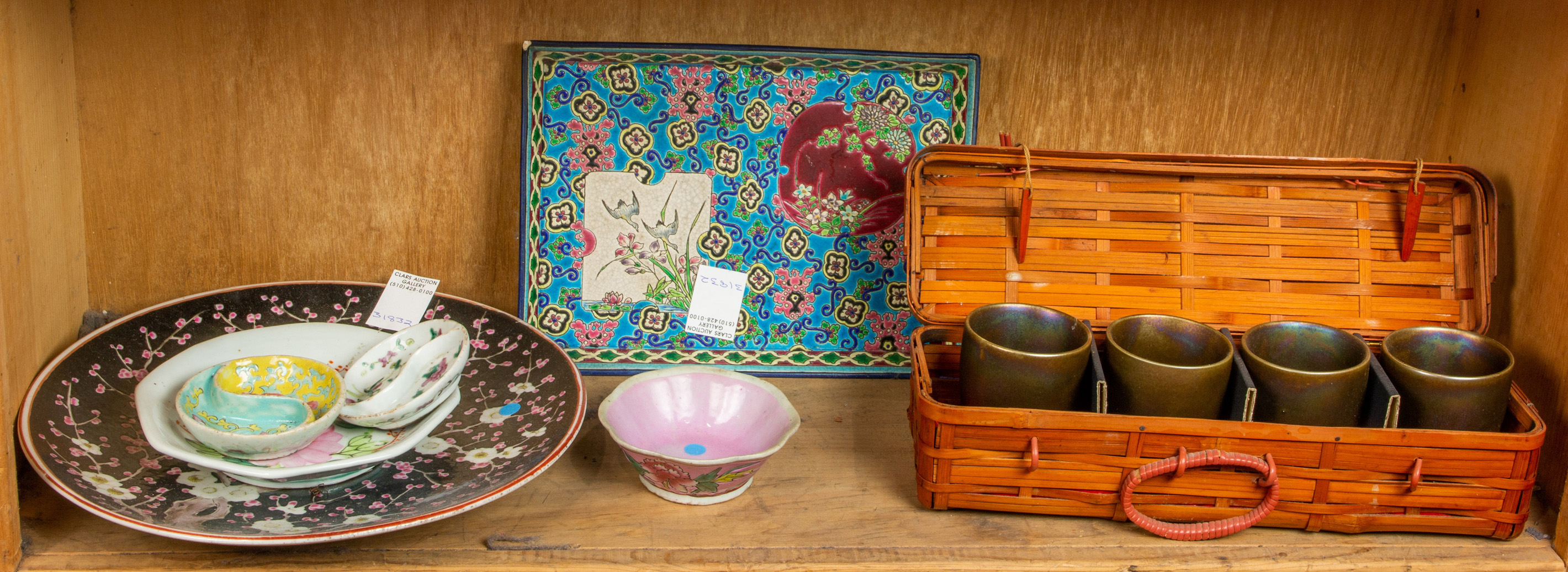 SHELF OF CHINESE PORCELAIN WARES