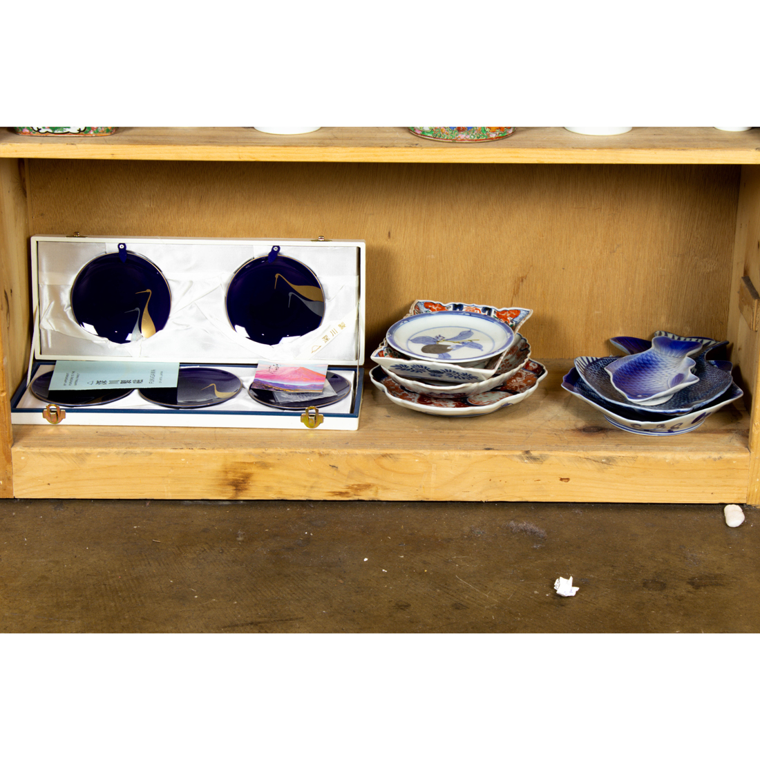 SHELF OF JAPANESE PORCELAIN WARES