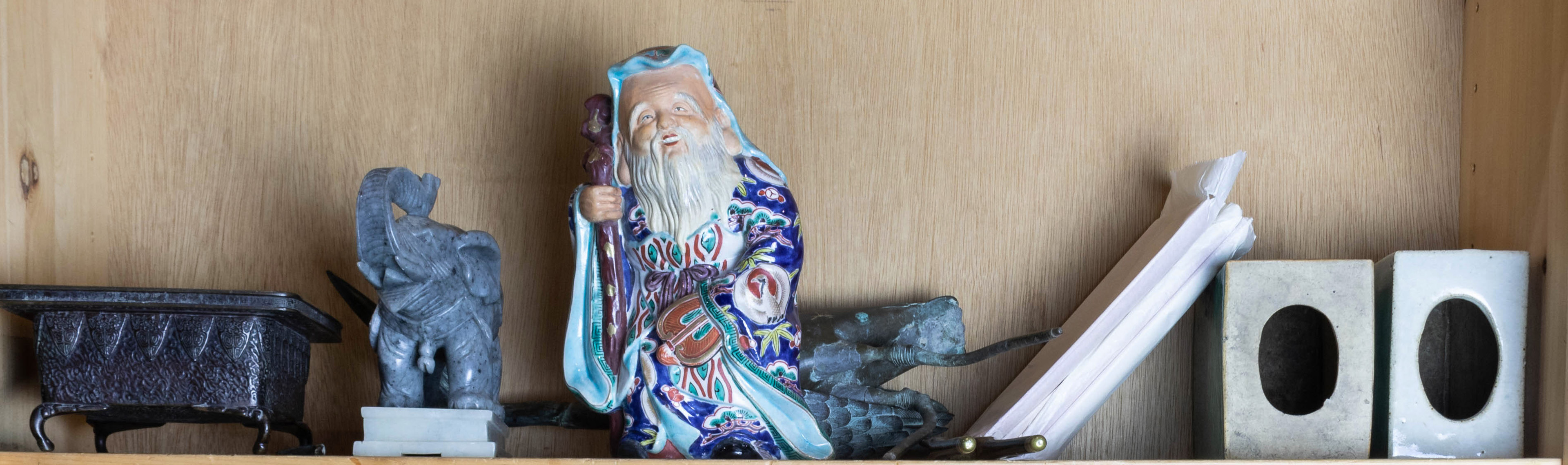 SHELF OF MISC ASIAN DECORATIVE