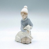 SHEPHERD WITH LAMB 1004676 - L