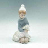 SHEPHERD WITH LAMB 1004676 - L