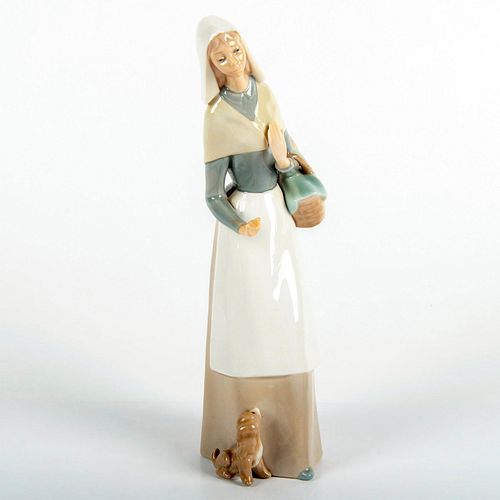 SHEPHERDESS W/DOG 1001034 -