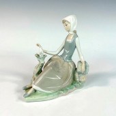 SHEPHERDESS WITH DOVE 1004660
