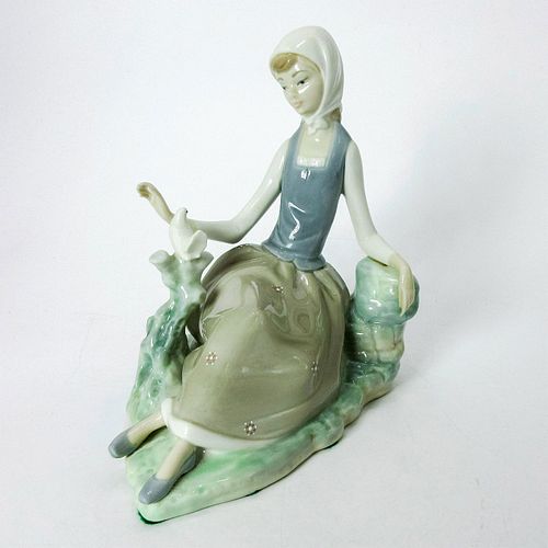 SHEPHERDESS WITH DOVE 1004660 -