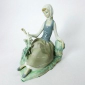 SHEPHERDESS WITH DOVE 1004660