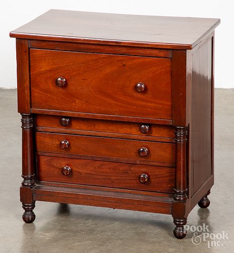SHERATON MAHOGANY CHILD'S CHEST,