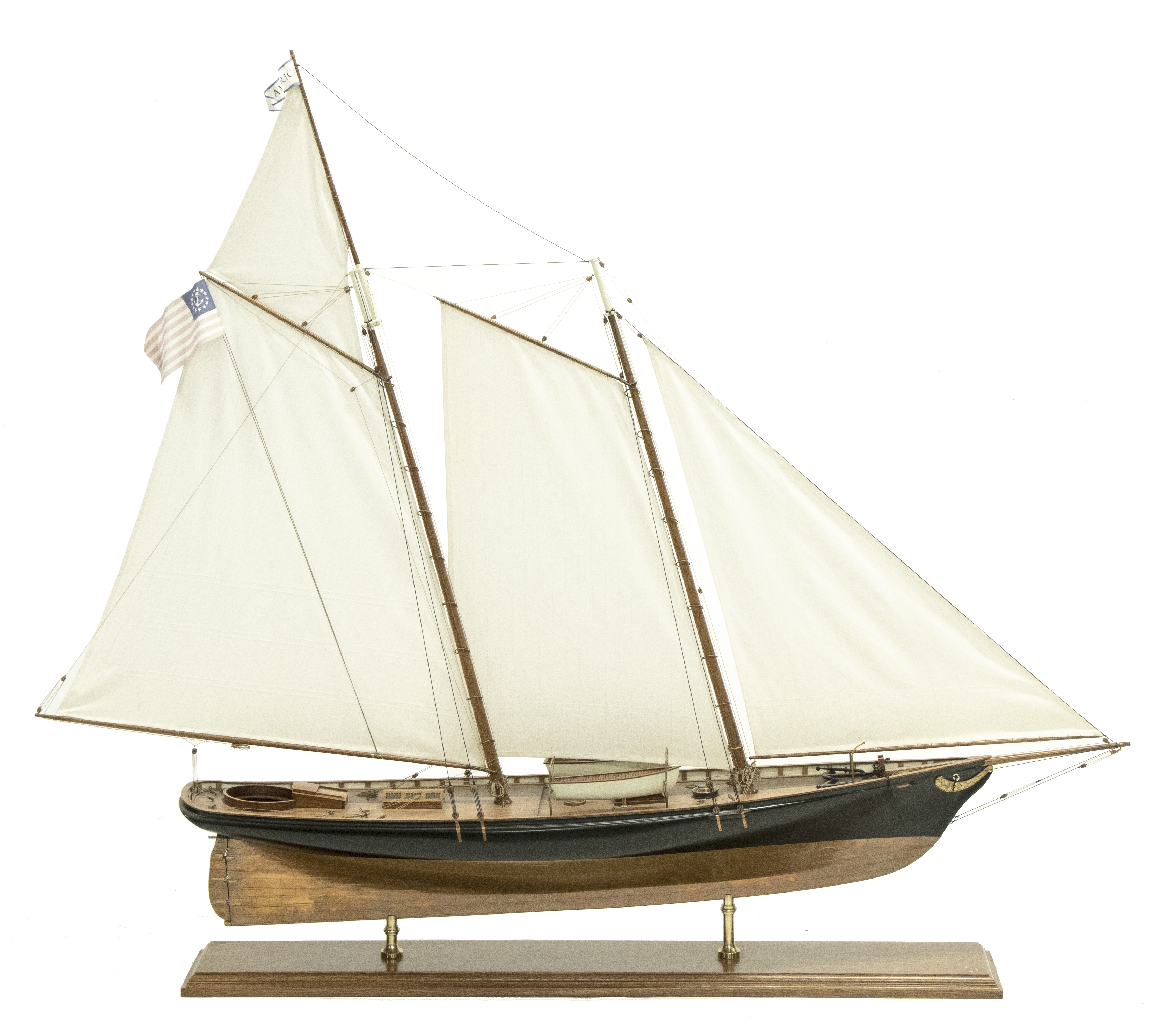 SHIP MODEL OF RACING YACHT