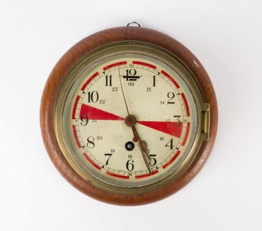 SHIP'S BULKHEAD WALL CLOCKA vintage