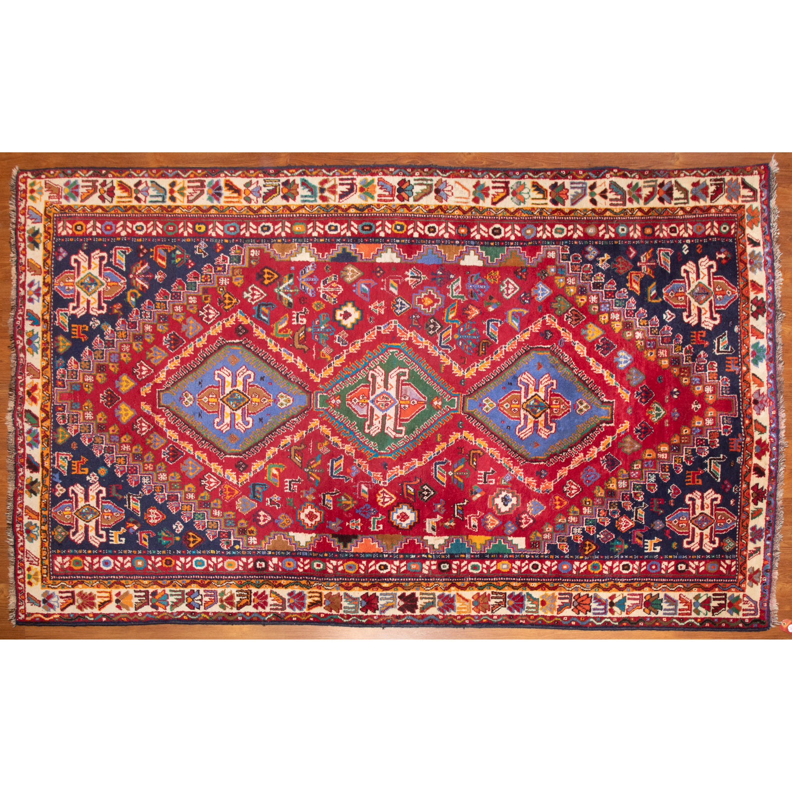 SHIRAZ RUG, PERSIA, 5.3 X 8.6