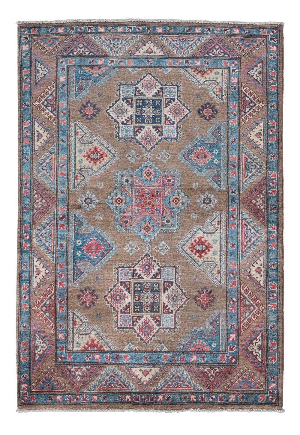 SHIRVAN DESIGN RUG: 4’0” X 6’0”