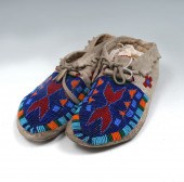 SHOSHONE BEADED MOCCASINS: Tra