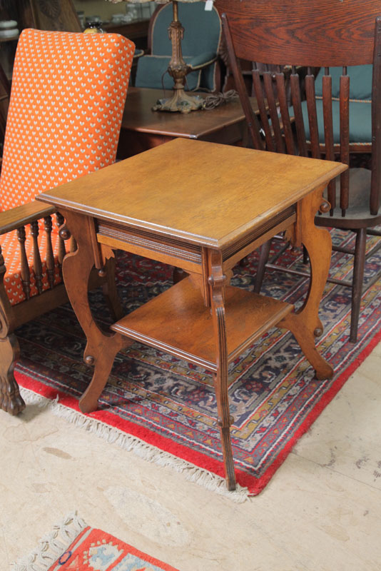 SIDE TABLE. Oak having a square top