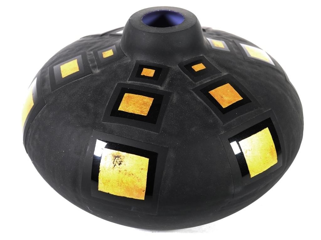 SIGNED ART GLASS VASE, BENNETTMatte