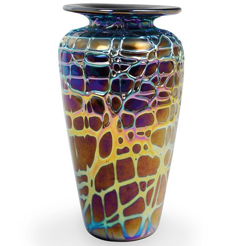 SIGNED ART GLASS VASEDESCRIPTION: A