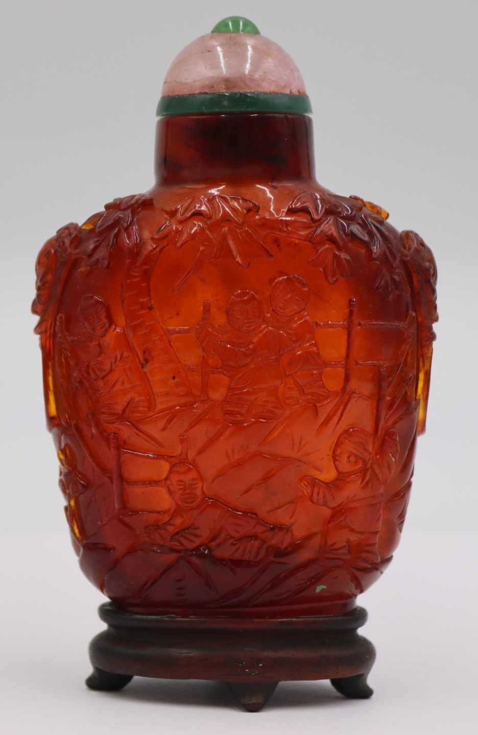 SIGNED CARVED AMBER SNUFF BOTTLE.