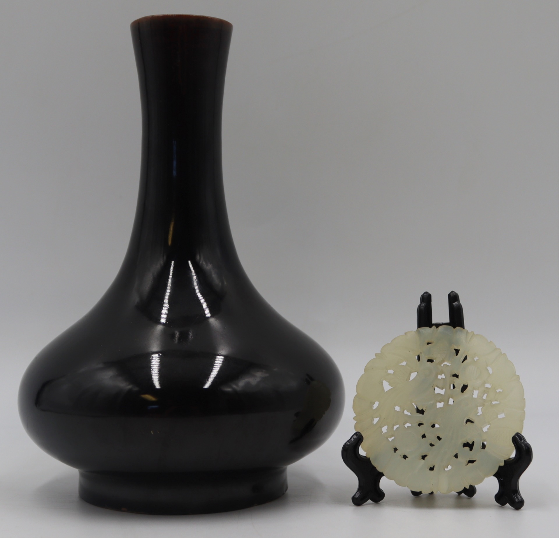 SIGNED CHINESE BLACK VASE. Signed