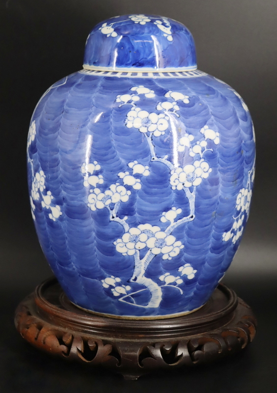 SIGNED CHINESE BLUE AND WHITE
