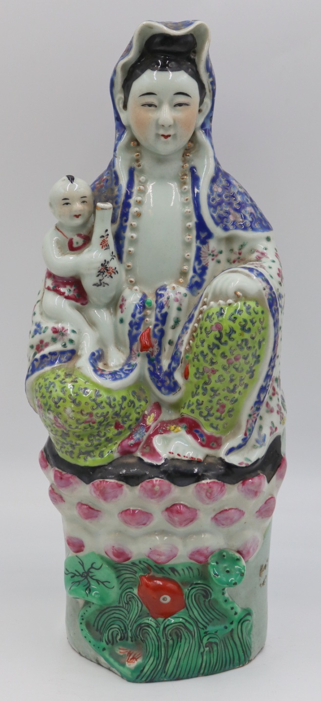 SIGNED CHINESE FAMILLE ROSE
