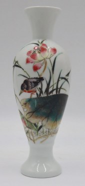 SIGNED CHINESE FAMILLE ROSE VA