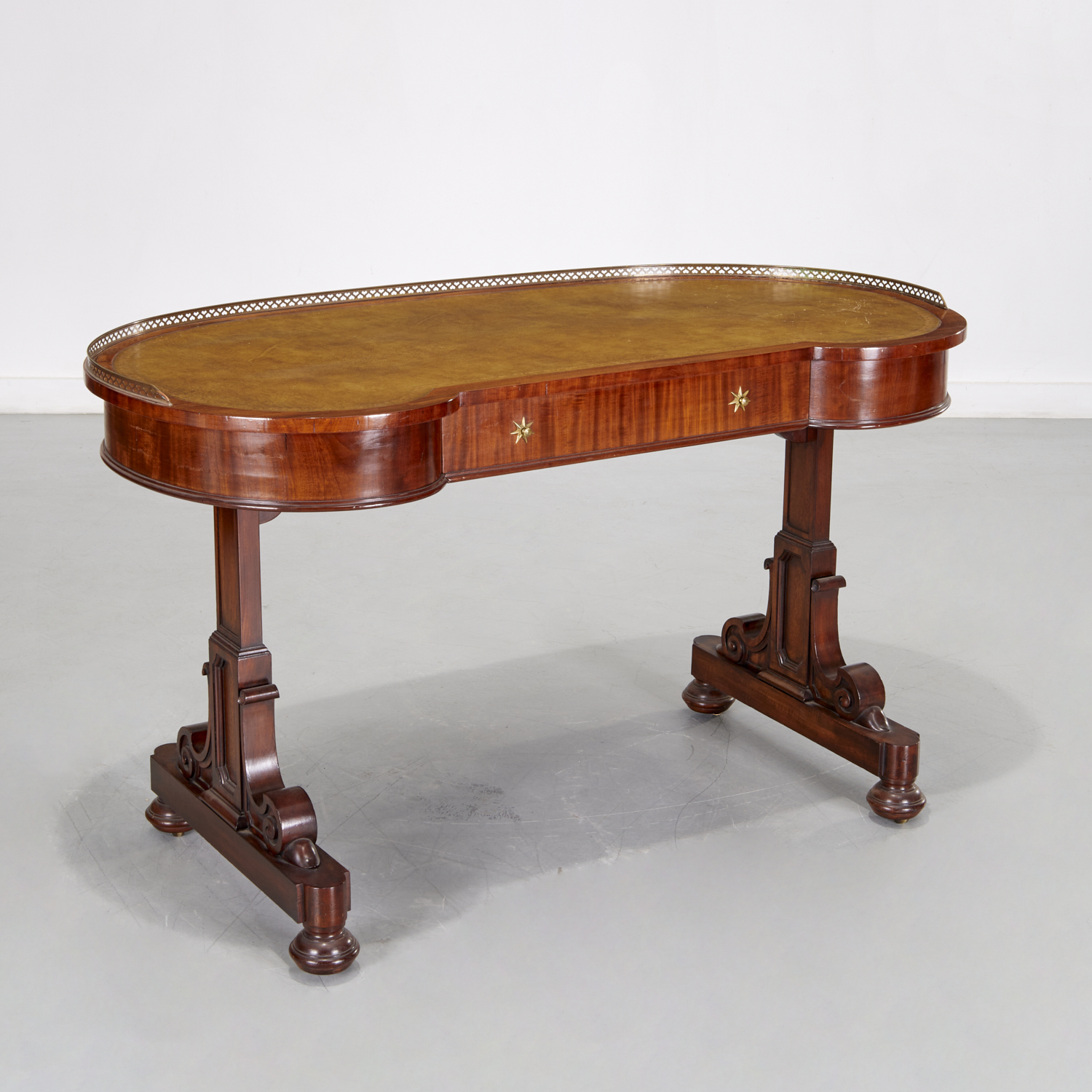 SIGNED GILLOW MAHOGANY KIDNEY