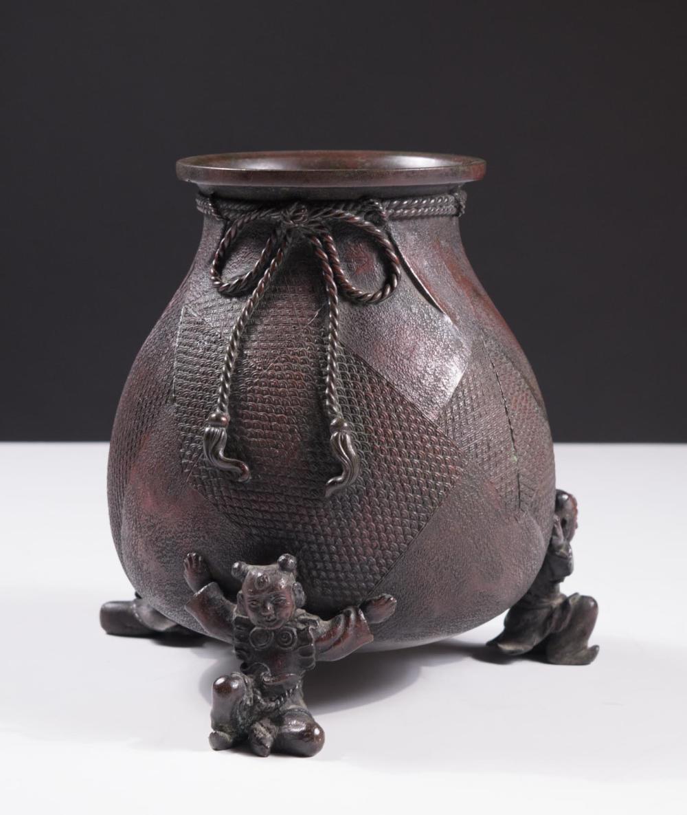 SIGNED JAPANESE FIGURAL BRONZE