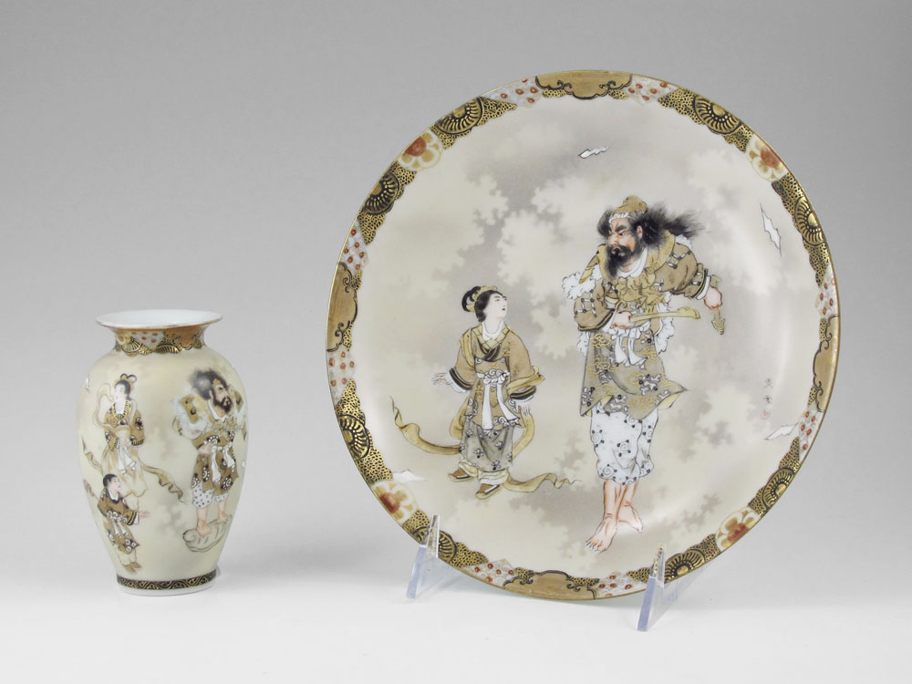 SIGNED JAPANESE KUTANI PORCELAIN: 2