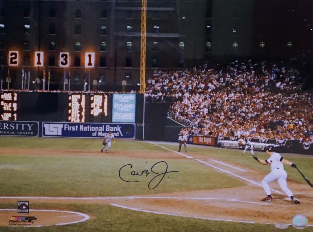 SIGNED PHOTOGRAPH OF CAL RIPKEN JR.