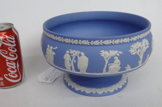Signed Wedgwood bowl. 8''