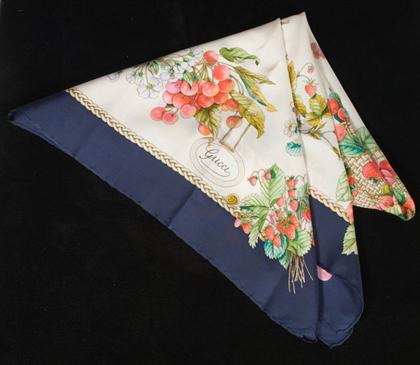 Silk Gucci scarf    Depicting