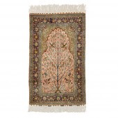SILK HEREKE PRAYER RUG
WEST AN