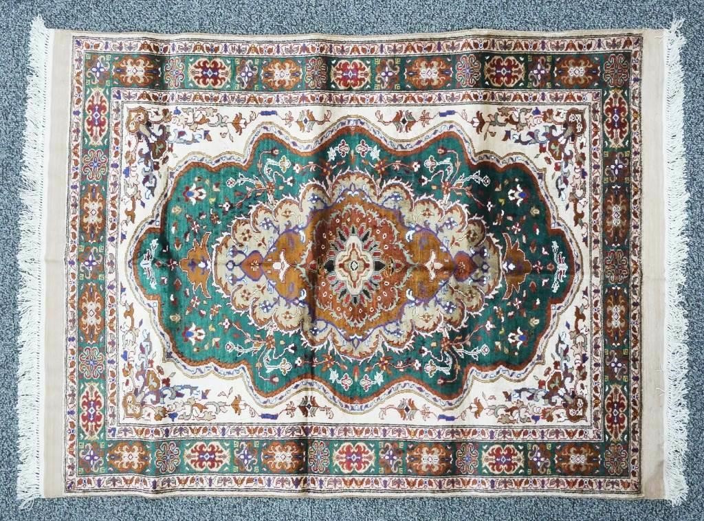 SILK KASHMIRI RUGLike new, silk