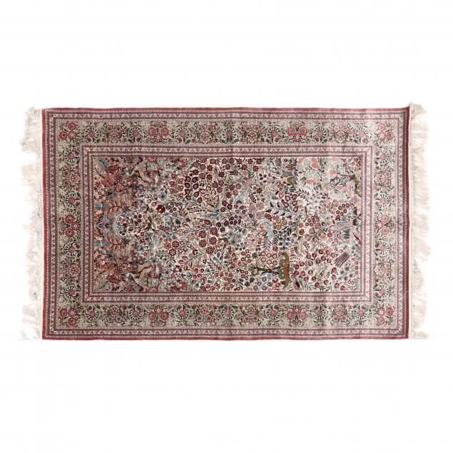 SILK PRAYER RUG Finely detailed,