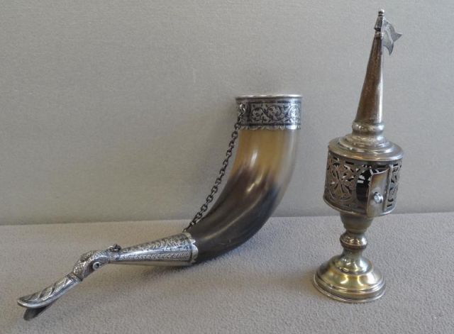SILVER. 2 Pieces of Judaica.