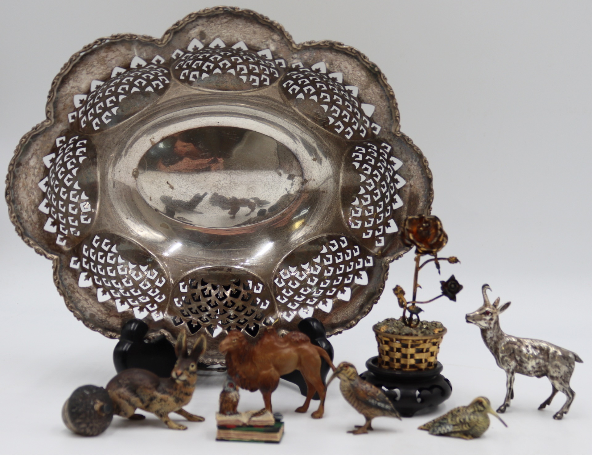 SILVER ASSORTED GROUPING OF OBJECTS