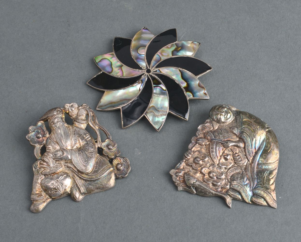 SILVER BROOCHES INCL CHINESE &